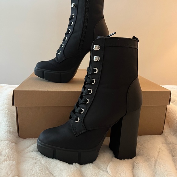 Steve Madden Bootie size 5.5 - Picture 1 of 4